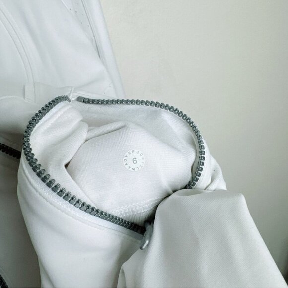 Lululemon Womens Size  6 Sleek Essentials Jacket White - Picture 15 of 16